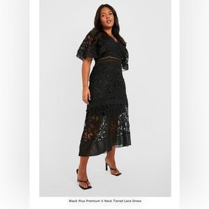 Boohoo Plus Premium V Neck Tiered Lace Dress Size US 24
